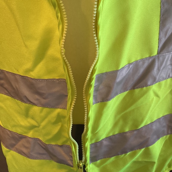 NWOT SAFETY REGULATION VEST. NEVER WORN CLASS 2, LEVEL 2 BERNE SZ LR - Picture 4 of 11